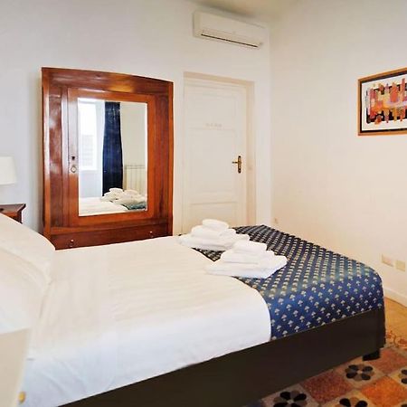 Near Colosseum By Varental 2Br + 1Sb Roma Dış mekan fotoğraf