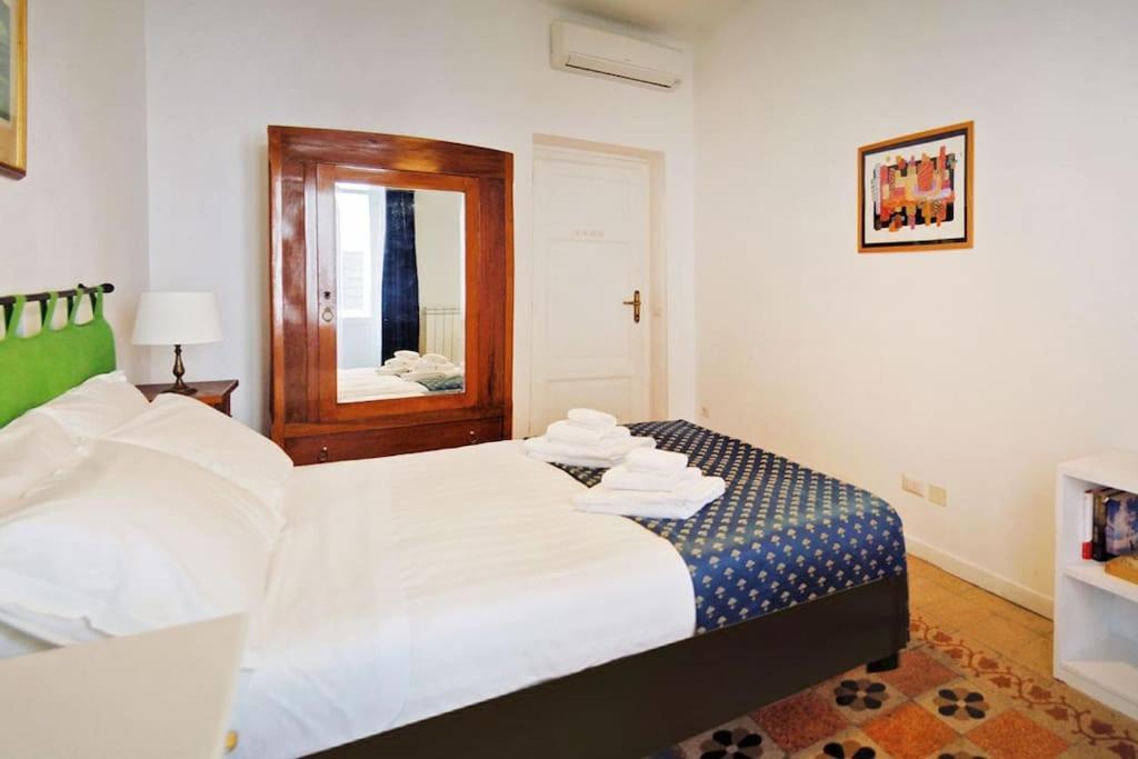 Near Colosseum By Varental 2Br + 1Sb Roma Dış mekan fotoğraf