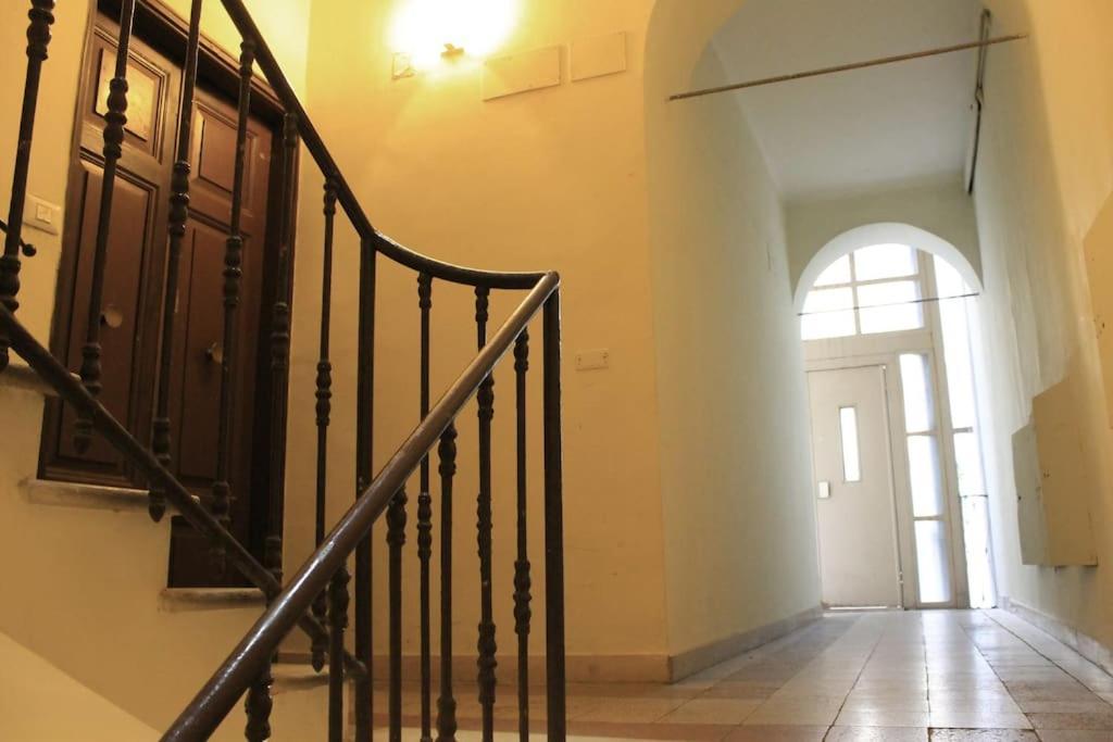 Near Colosseum By Varental 2Br + 1Sb Roma Dış mekan fotoğraf