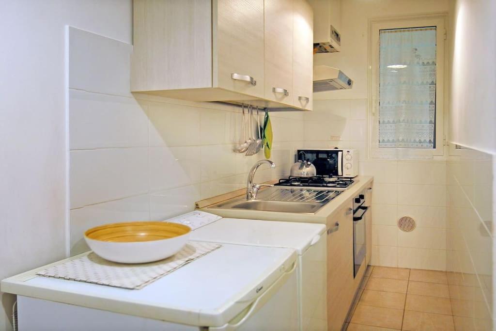 Near Colosseum By Varental 2Br + 1Sb Roma Dış mekan fotoğraf